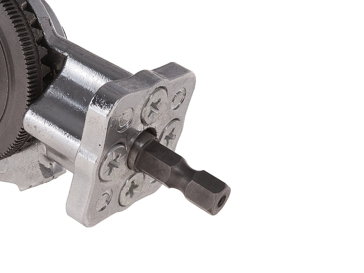 Adapter voor het snijden van metaalplaat voor boor