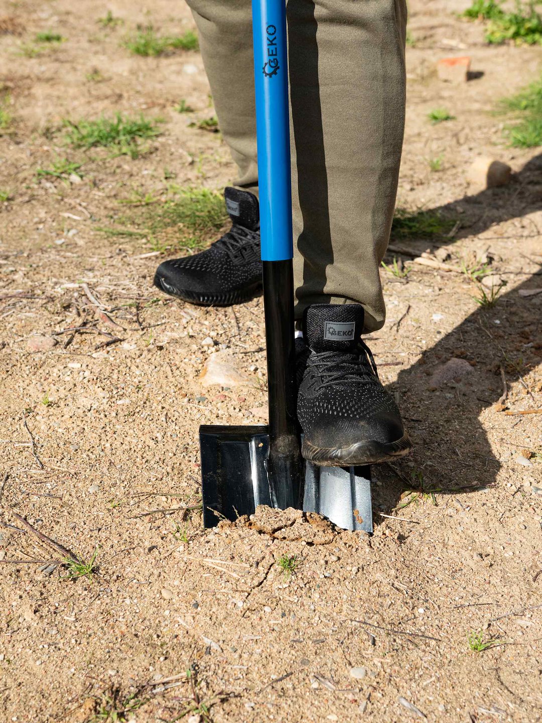 Puntige graafspade met stalen D-handvat