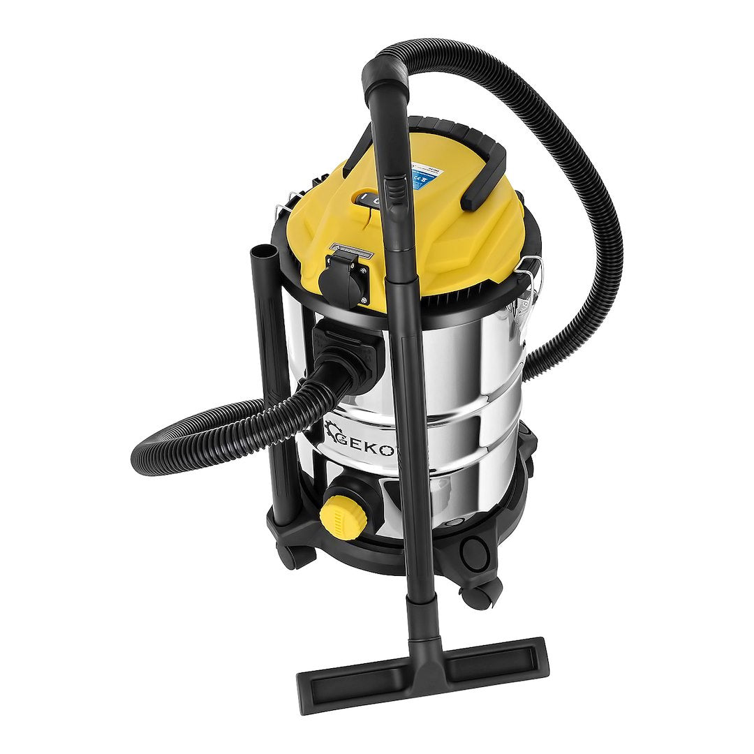 Natte en droge stofzuiger 25L + stopcontact en accessoires