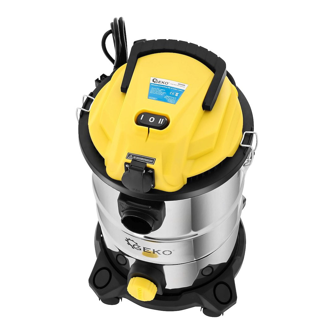 Natte en droge stofzuiger 25L + stopcontact en accessoires