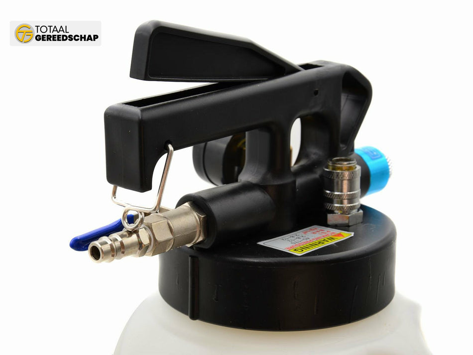 Pump for oil filling