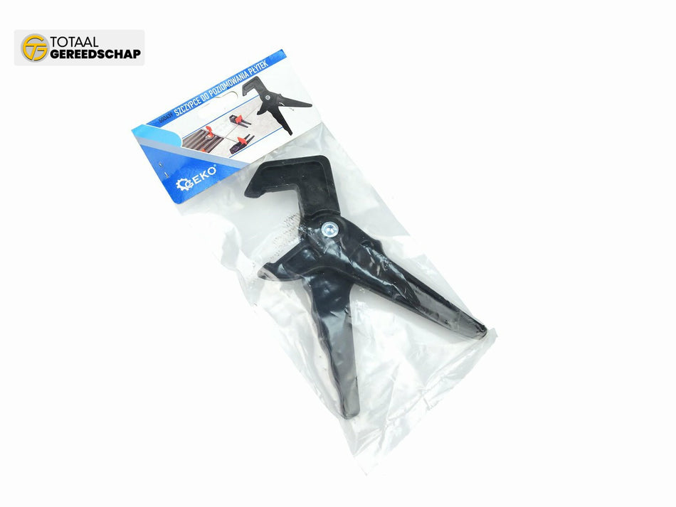 Pliers for leveling system (50)